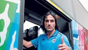 <b>EN SU CASA. </b>Juan Rodríguez posa para AS a su llegada al aeropuerto de Málaga.