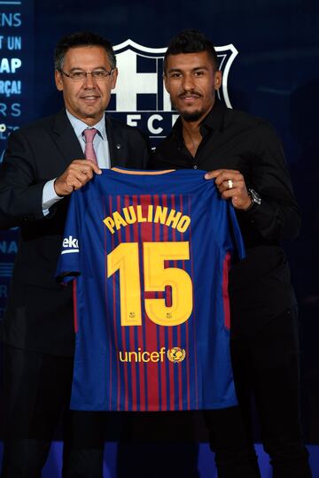 La presentación de Paulinho con el Barcelona en imágenes