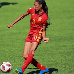 Salma Paralluelo y la fórmula del éxito: futbolista y atleta de récord