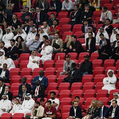 Inaudito en un Mundial: ¡la grada de Qatar se vació al descanso!