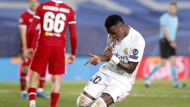 Vinicius celebra uno de sus goles al Liverpool.