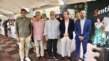 La comitiva del Málaga en la Feria.