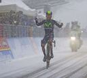 Nairo Quintana doma a Contador bajo la nieve del Terminillo