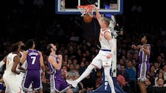 NEW YORK, NY - NOVEMBER 11: Kristaps Porzingis #6 of the New York Knicks dunks the ball against the Sacramento Kings in the first half during their game at Madison Square Garden on November 11, 2017 in New York City. NOTE TO USER: User expressly acknowledges and agrees that, by downloading and or using this photograph, User is consenting to the terms and conditions of the Getty Images License Agreement.   Abbie Parr/Getty Images/AFP
 == FOR NEWSPAPERS, INTERNET, TELCOS &amp; TELEVISION USE ONLY ==