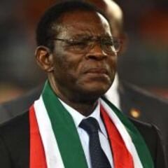 Obiang premia a los guineanos con un salario mensual