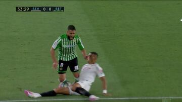 Vale ya un 300% más que cuando llegó: Diego Carlos poniendo a temblar a Fekir al encararle...