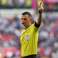 Who is Michael Oliver, the referee for Braga vs Real Madrid, Champions League 2023/24