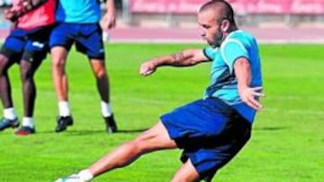 <b>VUELVE. </b>Crusat ha superado sus molestias y será titular mañana.