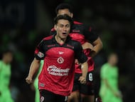 Ramiro Arciga celebrates his goal 0-2 with Mourad Daoudi of Tijuana during the 14th round match between FC Juarez and Tijuana as part of the Liga BBVA MX Varonil, Torneo Clausura 2026 at Olimpico Benito JuarezStadium, on April 10, 2026 in Ciudad Juarez, Chihuahua, Mexico.