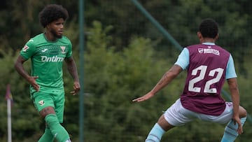 Rosier, durante un lance del partido frente al Burnley.