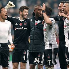 Besiktas de Gary Medel gana y acecha al líder de la liga turca