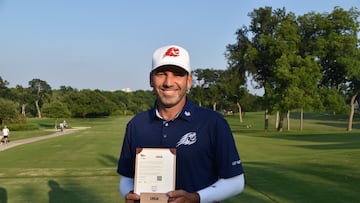 El golfista español Sergio García posa tras clasificarse para el cuadro final del US Open de Golf.