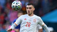 Pedri controla un bal&oacute;n durante la semifinal ante Italia. 