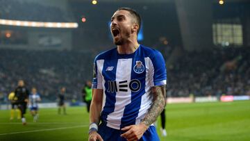 Alex Telles.