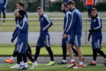 Lionel Messi juanto a Javier Mascherano, Ramiro Funes Mori, Giovani Lo Celso, Gonzalo Higuain, Federico Fazio y Bustos.