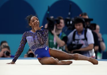 Simone Biles reina en el ¡®all around¡¯ y hace m¨¢s historia