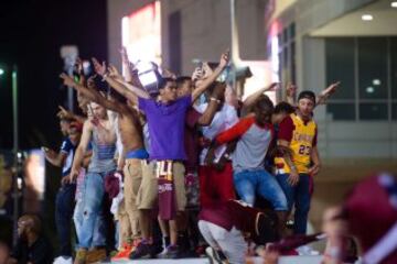 El primer anillo de los Cavs: fiesta en Oakland y fiestón en Cleveland