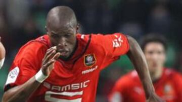 <b>EN EL AIRE. </b>Fanni conduce el balón con el Rennes.