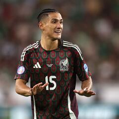 La salida de Uriel Antuna a Europa está en pausa, la situación de Orbelín Pineda podría estar perjudicando