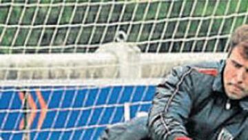 <b>SE LO PIENSA. </b>Aranzubia, con el Athletic, al que podría dejar.