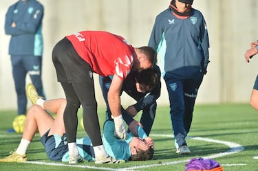 Unai Gómez es uno más y susto con Lekue