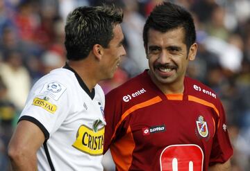 Esteban Paredes cumple 37 años de edad. En su carrera profesional ha jugado en Santiago Morning, Puerto Montt, Pachuca Junior de México, Cobreloa, Colo Colo, Atlante y Querétaro de Mexico. En la selección chilena participa regularmente desde 2006.