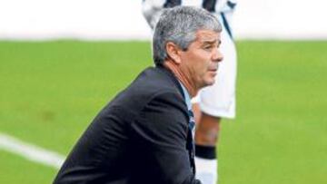 <b>TRANQUILO. </b>El técnico no transmite para nada nerviosismo y confía en levantar el vuelo.