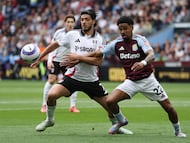 Soccer Football - Premier League - Aston Villa v Fulham - Villa Park, Birmingham, Britain - May 3, 2025 Fulham's Raul Jimenez in action with Aston Villa's Ian Maatsen REUTERS/Ian Walton EDITORIAL USE ONLY. NO USE WITH UNAUTHORIZED AUDIO, VIDEO, DATA, FIXTURE LISTS, CLUB/LEAGUE LOGOS OR 'LIVE' SERVICES. ONLINE IN-MATCH USE LIMITED TO 120 IMAGES, NO VIDEO EMULATION. NO USE IN BETTING, GAMES OR SINGLE CLUB/LEAGUE/PLAYER PUBLICATIONS. PLEASE CONTACT YOUR ACCOUNT REPRESENTATIVE FOR FURTHER DETAILS..