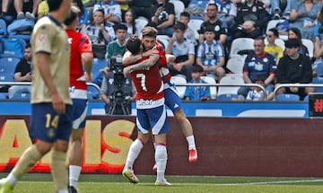 El Granada mantiene sus opciones de playoff tras su victoria en Riazor. Un encuentro en el que Tsitaishvili destac¨® al aprovecharse de una indecisi¨®n del Deportivo, para terminar marcando su sexto gol de la temporada.