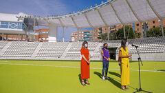 La vicealcaldesa de Madrid, Bego&ntilde;a Villac&iacute;s, la concejal delegada de Deporte, Sof&iacute;a Miranda, y el atleta Fernando Carro visitan las instalaciones del estadio Vallehermoso de atletismo con motivo de la reapertura este lunes del centro 