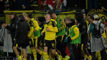 Dortmund's German forward #14 Maximilian Beier (C) celebrates scoring the 1-0 goal with his teammates during the German first division Bundesliga football match between BVB Borussia Dortmund and 1 FC Cologne in Dortmund, Germany on October 25, 2025. (Photo by Sascha Schuermann / AFP) / DFL REGULATIONS PROHIBIT ANY USE OF PHOTOGRAPHS AS IMAGE SEQUENCES AND/OR QUASI-VIDEO