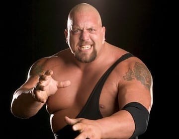 Paul Donald Wight (Carolina del Sur, 48 años), más conocido como Big Show, es otro de esos gigantes que se ha ganado un hueco en el corazón de los fans. Aunque durante su extensa carrera (debutó en WCW en 1995) ha tenido diferentes roles, su personaje es de los que gusta al público por su poder de destrucción. Además, en su última etapa se ha centrado mucho en la labor social y está muy implicado en los proyectos benéficos de WWE, lo que le ha dado mayor simpatía. Deportivamente, ha sido dos veces campeón de los pesos pesados. 