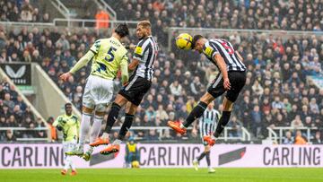 NEWCASTLE UPON TYNE, ENGLAND - DECEMBER 31: Fabian Sch?r of Newcastle United heads the ball during the Premier League match between Newcastle United and Leeds United at St. James Park on December 31, 2022 in Newcastle upon Tyne, United Kingdom. (Photo by Richard Callis/MB Media/Getty Images
