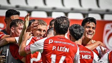 El Murcia coge aire con una victoria ante un gris Alcorcón