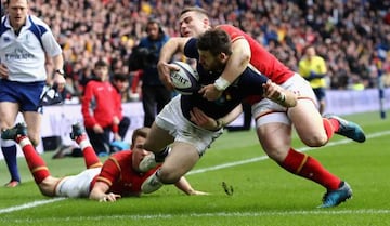 Not doing an Italy | Tommy Seymour of Scotland dives over to score a try despite being tackled by Scott Williams.