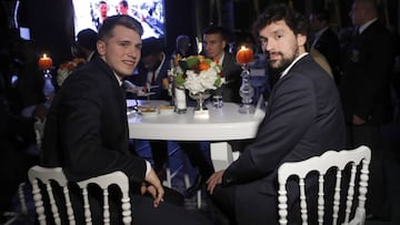 Luka Doncic y Sergio Llull, durante la gala de premios de la Euroliga.
