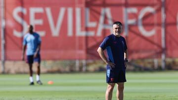 García Pimienta, en el entrenamiento del Sevilla.