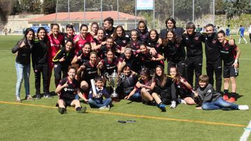 El CD Tacon celebra el t&iacute;tulo de campe&oacute;n del grupo V de Segunda Divisi&oacute;n. 