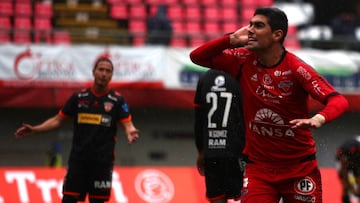 Varas supera a Villalobos y es goleador histórico de Ñublense