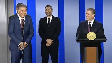 Queiroz bromea con Yepes y Mondragón