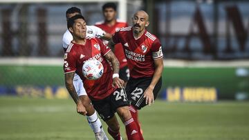 VICENTE LOPEZ, ARGENTINA - FEBRUARY 28:  Enzo Perez of River Plate controls the ball during a match between Platense and River Plate as part of Copa De La Liga Profesional 2021 at Estadio Ciudad de Vicente Lopez on February 28, 2021 in Vicente Lopez, Argentina. (Photo by Marcelo Endelli/Getty Images)