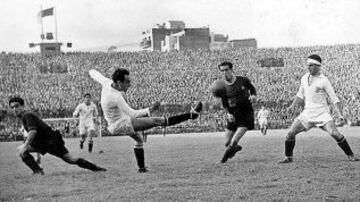 El Sevilla se jugó el título de liga frente al Barcelona en la última jornada en el estadio de Las Corts.