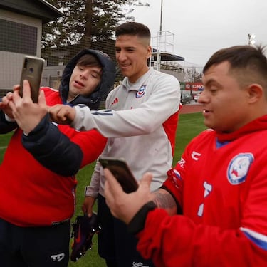 La emotiva visita que alegró a la Roja: “Los más cercanos fueron Marcelino, Gary y Brereton”