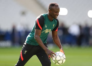 Liverpool entrenó este viernes en el Stade de France en la previa de la final que se jugará el sábado a partir de las 2 de la tarde. Luis Díaz fue protagonista con su alegría.