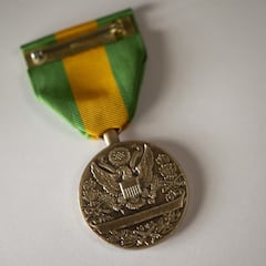 Así es la medalla de bronce que recibirán los militares que resguardarán la frontera entre México y USA