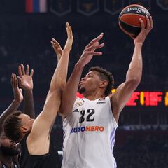 Tavares es un coloso y el Madrid fuerza el quinto en el Palacio