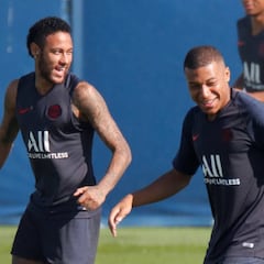 El PSG prioriza entre Neymar y Mbappé