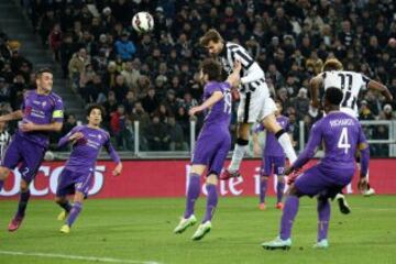 Juventus se vio sorprendido con una Fiorentina ordenada y de salida rápida. Gran partido de Salah.