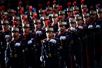 España celebra este miércoles, 12 de octubre, los actos conmemorativos del Día de la Fiesta Nacional. Más de 4.000 militares, 97 vehículos, 37 motos, 26 helicópteros y 58 aviones participarán en el desfile.