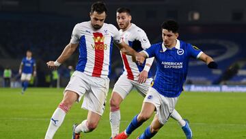 Steven Alzate disputó el primer tiempo de su equipo en la derrota 2-1 frente al Crystal Palace